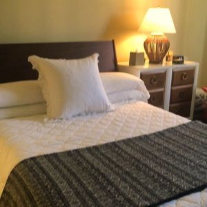 Kidka Icelandic Wool Throw. Great Holiday gift. New condition. Treat yourself